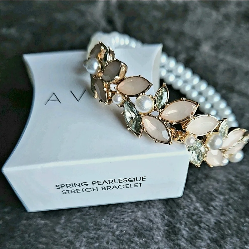 Spring Pearlesque Stretch Bracelet - Picture 3 of 5